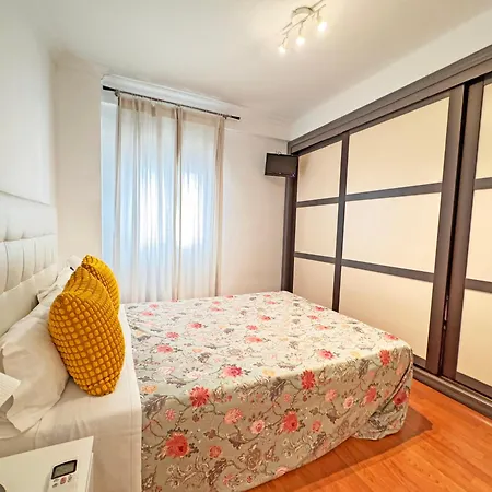 Triana Luxury Numancia דירה